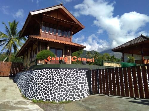 Saung Gumati Garut, Garut