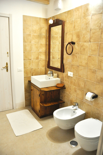 Bathroom 4, Casa Turi, Bari