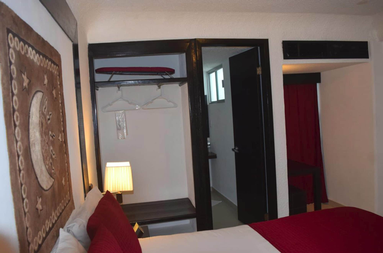 Choco's Hotel, Centro