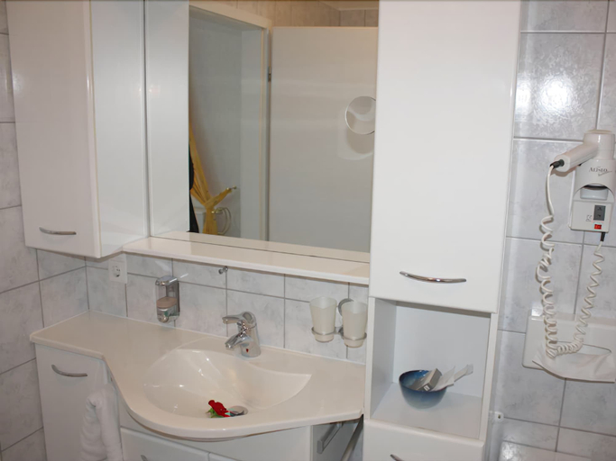Bathroom 5, Hotel Sophien-Cafe, Leer