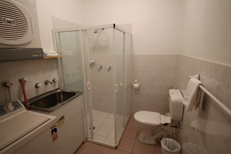 Bathroom 4, Twin Seasons 4 - Lake and Mountain Views, Snowy River