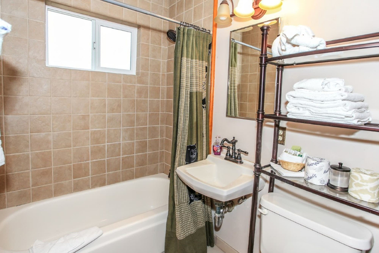 Bathroom 3, Mountain Memories, San Bernardino
