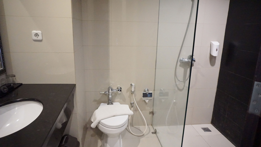 Bathroom 12