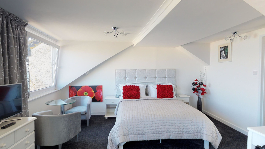 Bedroom 4, The Golden Hind, Cornwall