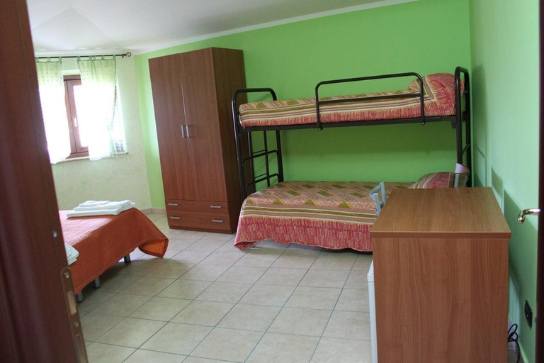 Bedroom 2, Yellow House, Catanzaro
