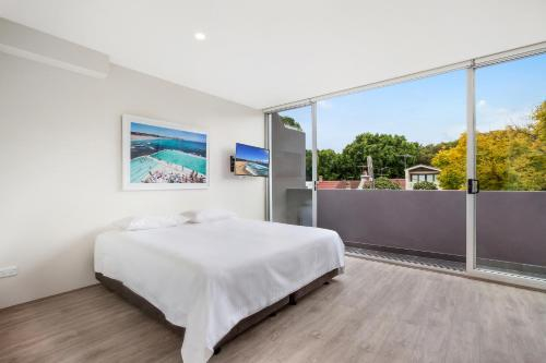 Bondi Beach Studio King Suite + Balcony, Waverley
