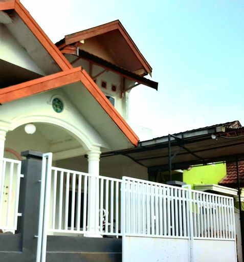 Almira Homestay near Airport, Jambi