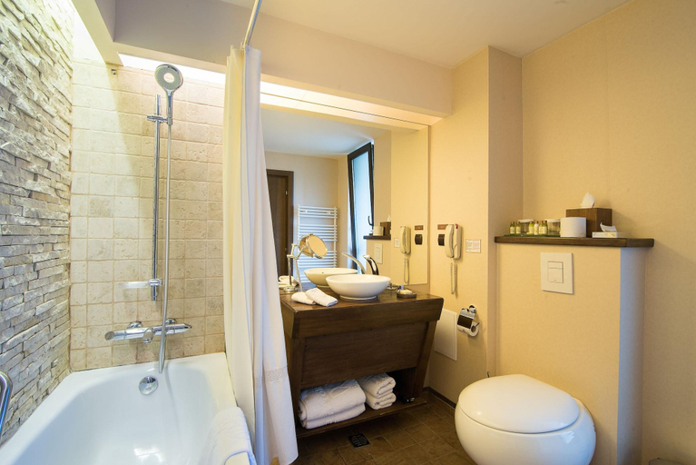 Bathroom 4, Ioana Hotels, Sinaia