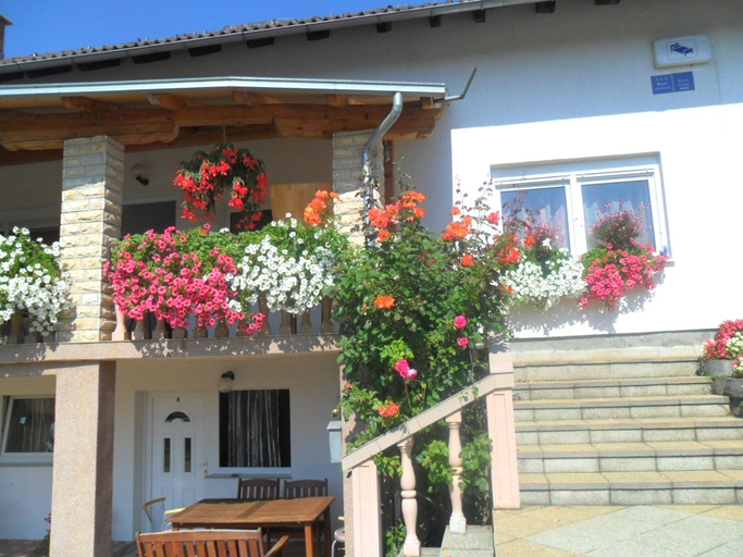 Public Area 5, House Sara, Rakovica