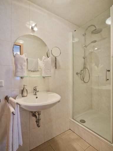Bathroom 3, Gastehaus Alexanderhof, Trier-Saarburg