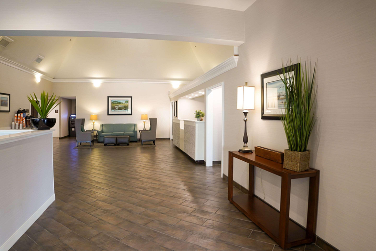 Public Area 2, Comfort Suites Chincoteague Island Bayfront Resort, Accomack
