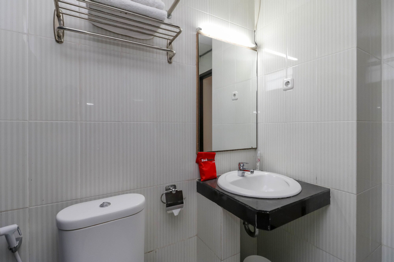 RedDoorz Plus @ Grand Populer Hotel, Makassar
