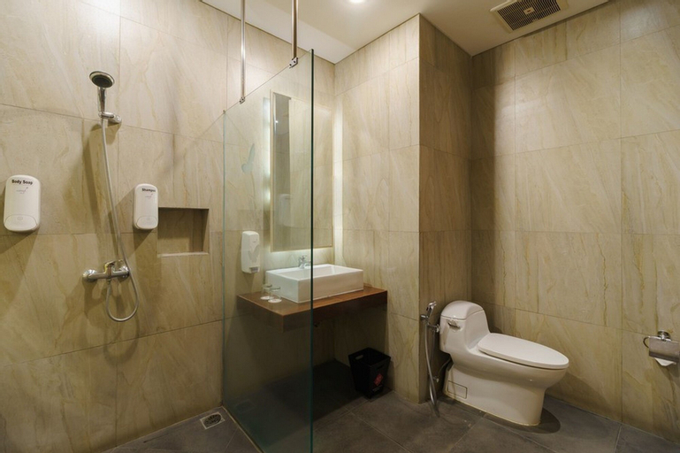 RedDoorz Plus near Dunia Fantasi Ancol, North Jakarta