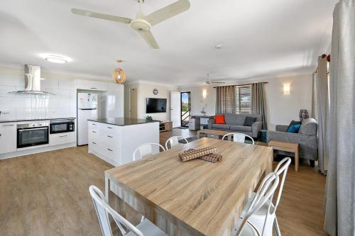 Upstairs and Downstairs - 81 Denman Camp Rd, Hervey Bay - Pt A