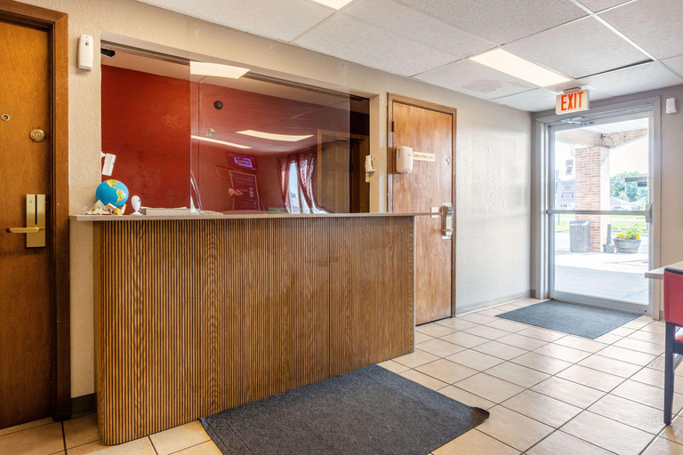 Public Area 3, Econo Lodge Inn & Suites Escanaba North, Delta