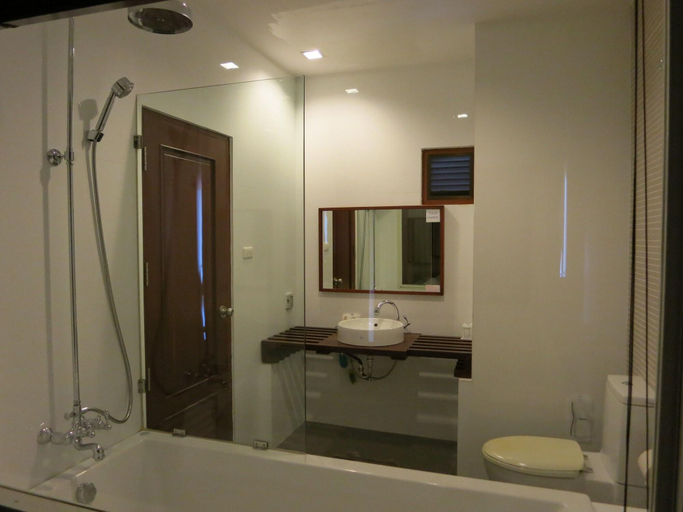 Bathroom 5, Islanda Resort Hotel, K. Ko Kut