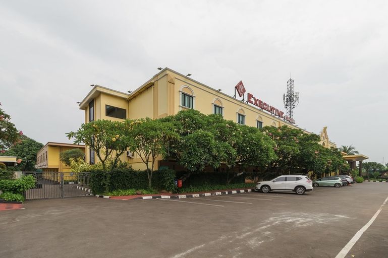RedDoorz Plus near Dunia Fantasi Ancol, North Jakarta