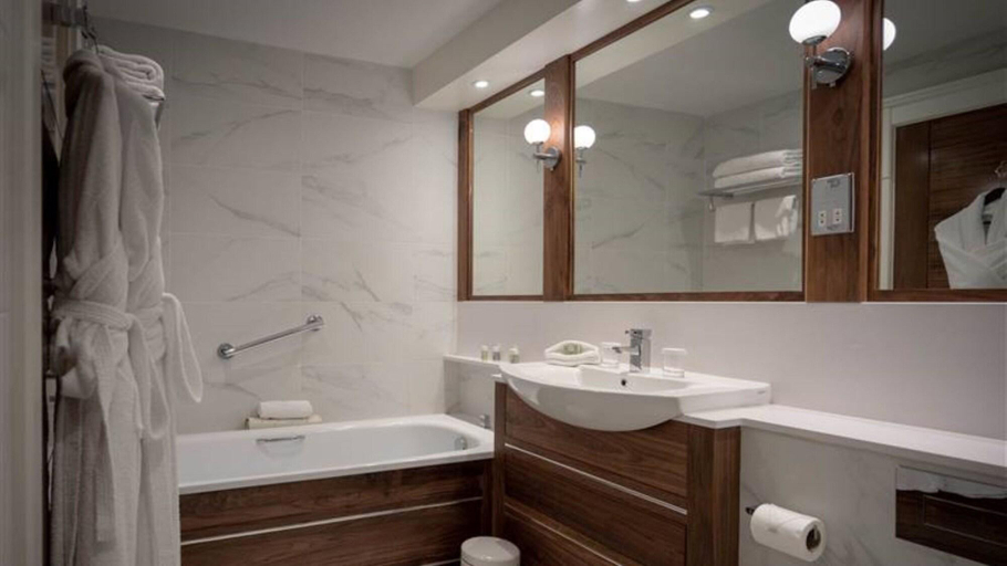Bathroom 5, The Lakeside Hotel & Leisure Centre