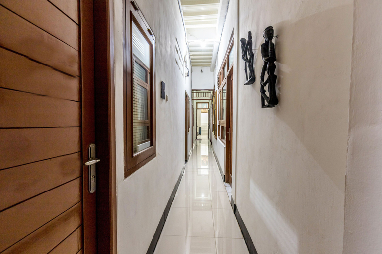 OYO 1082 Kost Arie 1 Near RSIP Persahabatan, East Jakarta