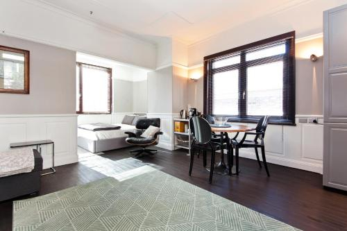 Apt - Art Deco Studio B, Sydney