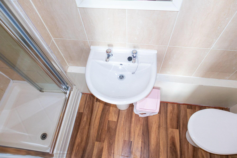 Bathroom 4, Addenro Serviced Rooms, Southampton