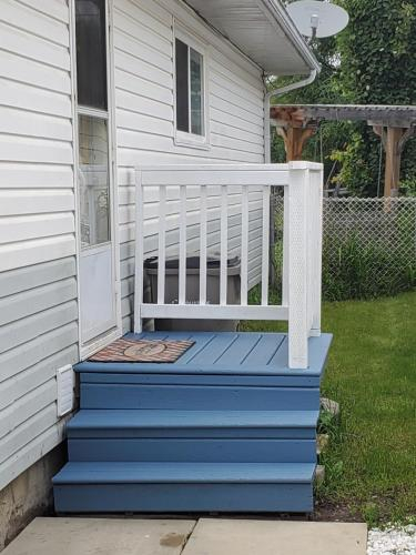 Exterior, Cozy,Quite full basement suite, Division No. 19