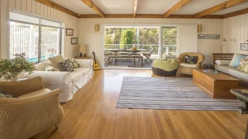 Rennies Retreat-Bushland & Ocean Views, Shoalhaven - Pt B