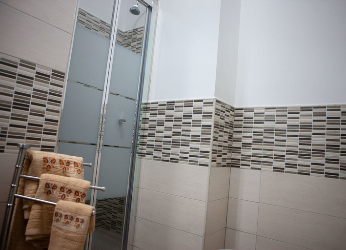 Bathroom 4, La Trinacria, Palermo