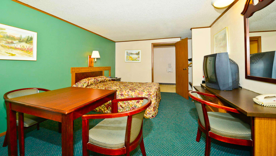 Bedroom 4, M Star Hotel Covington, Alleghany