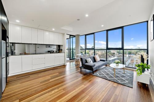 Executive City-centre Apartment with Parking, Canberra