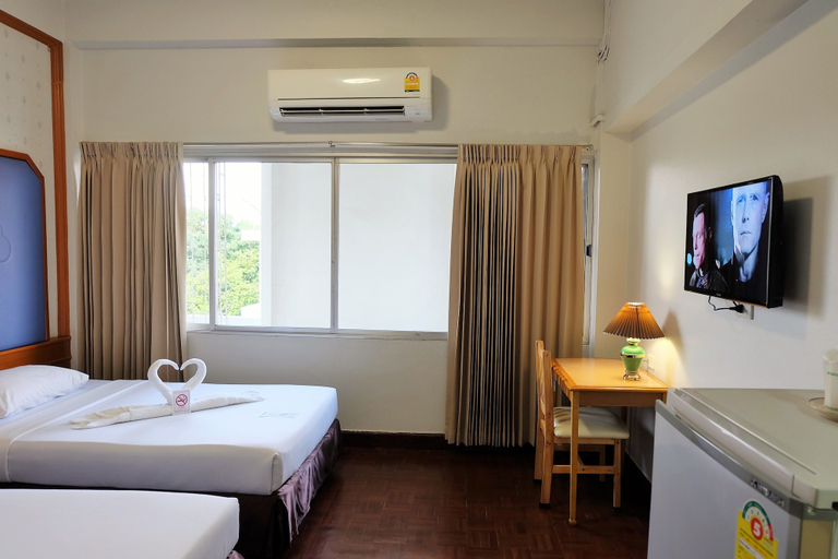 Bedroom 2, Hatyai Greenview Hotel, Hat Yai