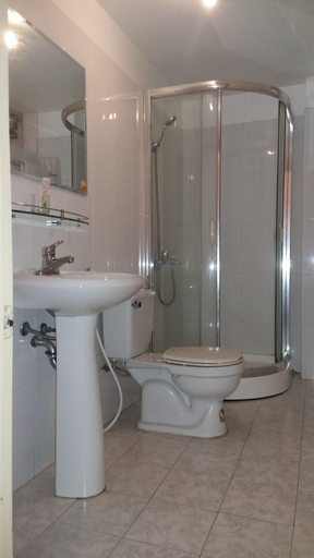 Bathroom 5, Lam Bao Long Hotel, Huế
