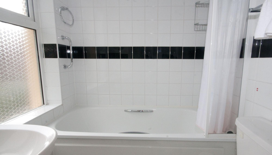 Bathroom 4, Hotel St George by Nina, Dublin