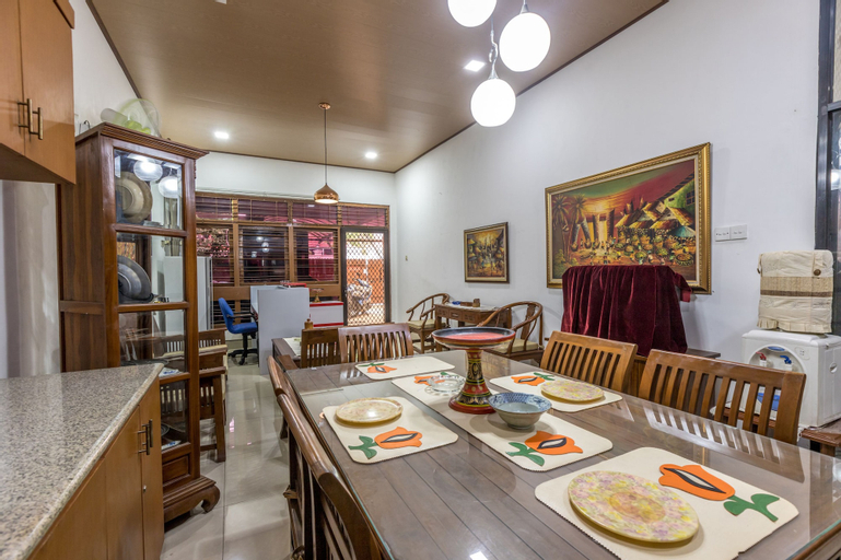 OYO 1082 Kost Arie 1 Near RSIP Persahabatan, East Jakarta