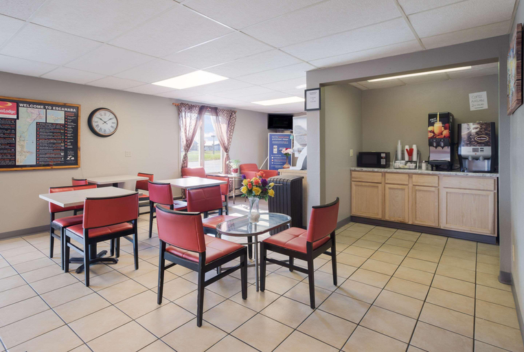 Public Area 3, Econo Lodge Inn & Suites Escanaba North, Delta