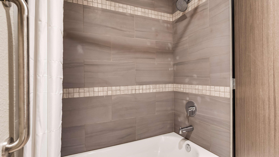 Bathroom 24