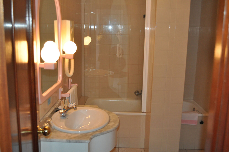Bathroom 4, H Pelayo Isla Auto Check-In Rooms, Cantabria