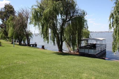Willow Island - Waterfront, Moira - East
