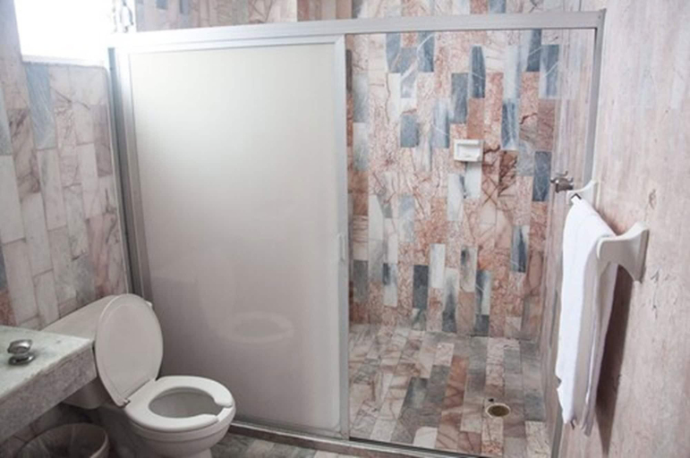 Bathroom 5, Dorados Acapulco, Acapulco de Juárez