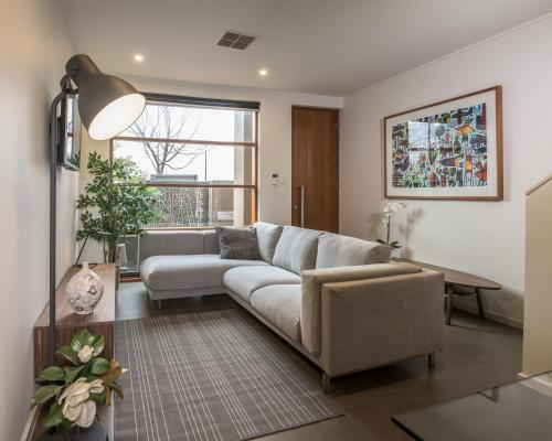 LUXE - Park views, Wine, Wifi, Netflix, Garage, PETS ok!, Adelaide