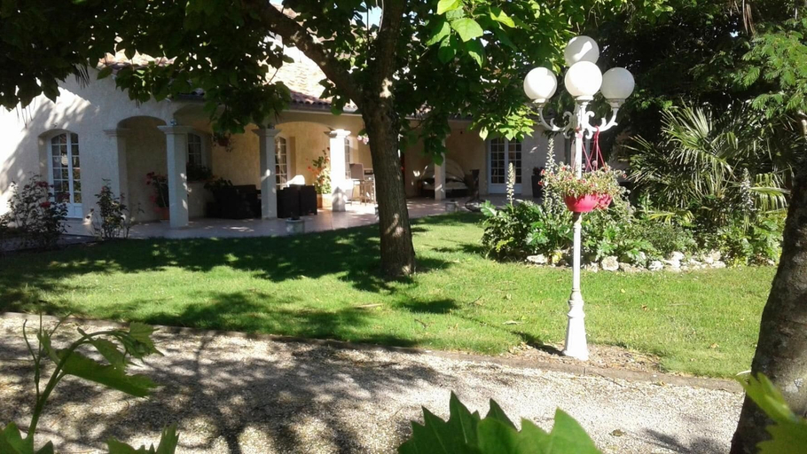 Exterior & Views 2, Le Cabassou, Gironde