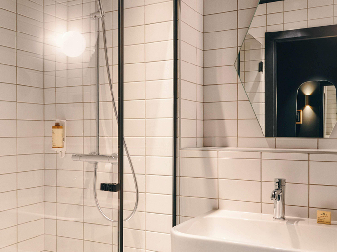 Bathroom 4, Mercure Marseille Canebiere Vieux-Port, Bouches-du-Rhône