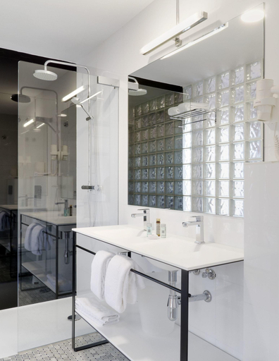 Bathroom 5, AATU, Girona