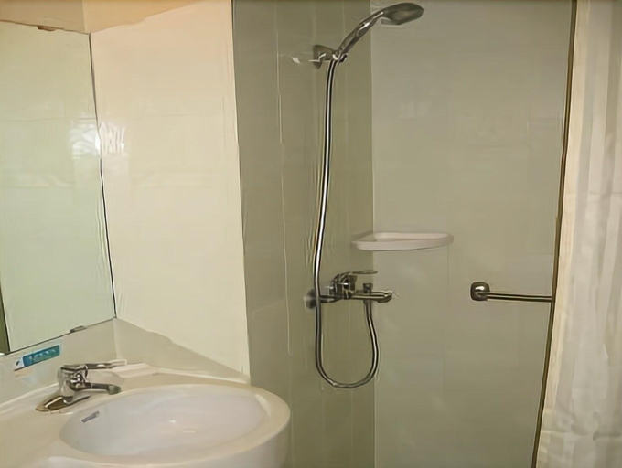 Bathroom 3, Jinjiang Inn Beijing South Station, Beijing