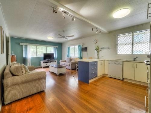 Starfish Shack by the Sea, Hervey Bay - Pt A