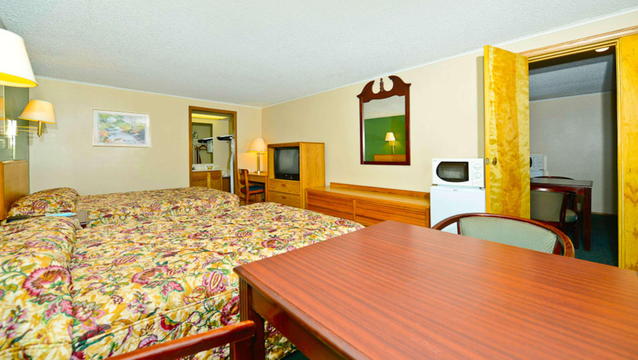 Bedroom 3, M Star Hotel Covington, Alleghany
