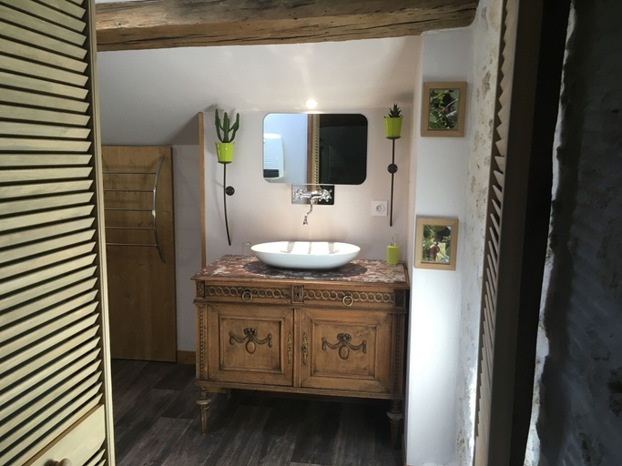 Bathroom, Ty'Galis, Gers