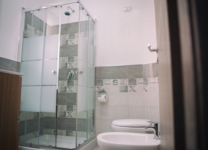 Bathroom 4, La Trinacria, Palermo