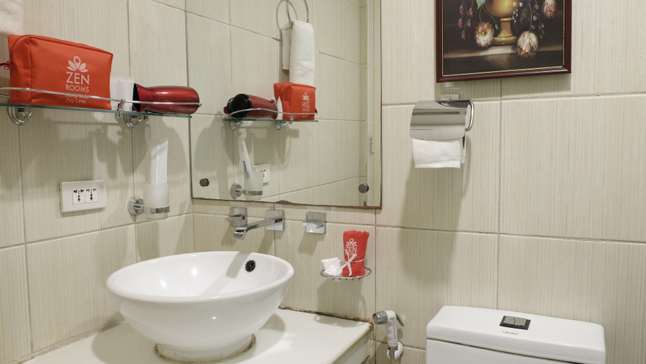 Bathroom 5, ZEN Rooms Malate Robinsons, Manila City