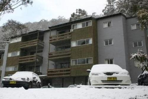 Retro 2 Bedroom Apartment, Snowy River